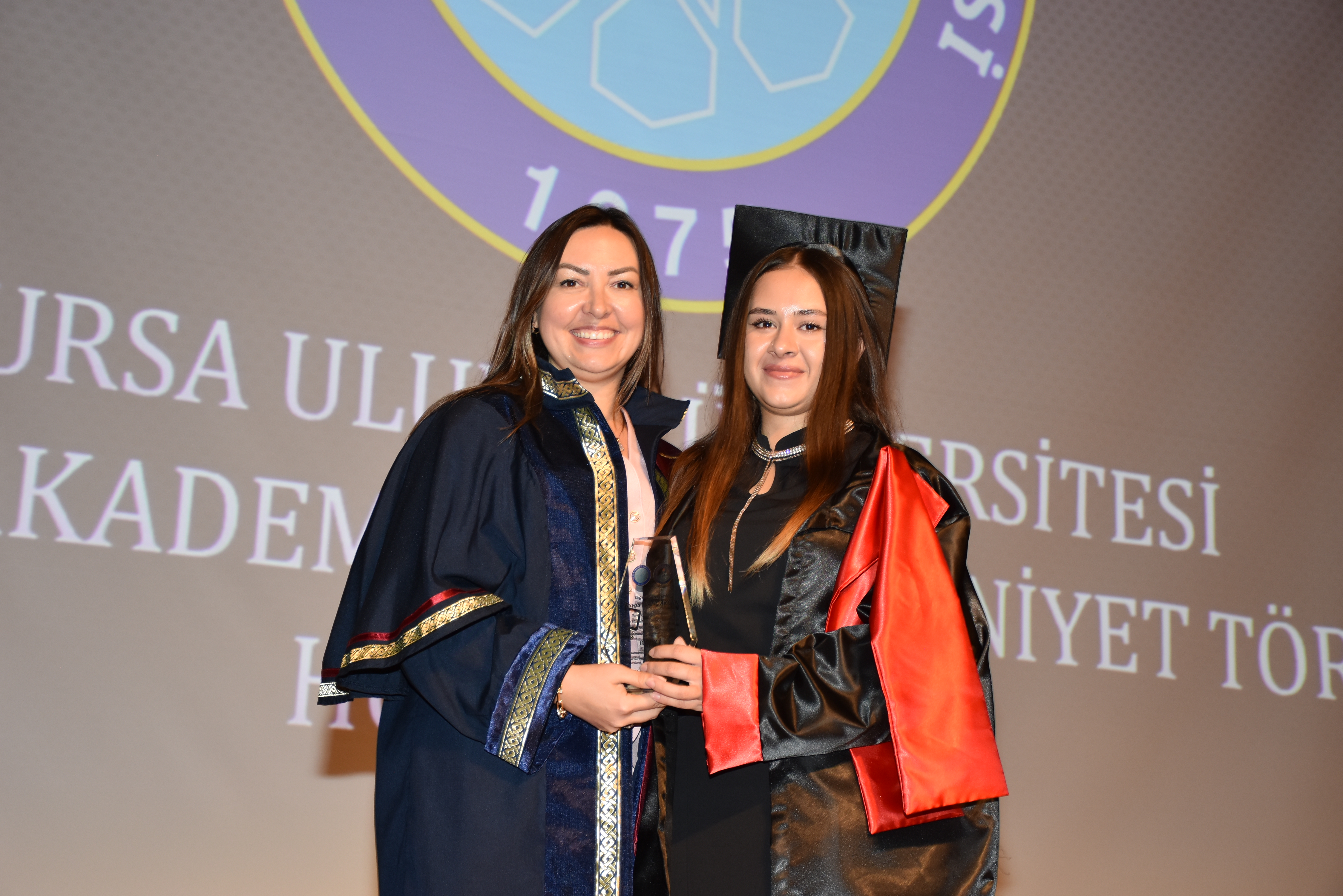 MESLEK YÜKSEKOKULUMUZDA 2026 MEZUNİYET SEVİNCİ